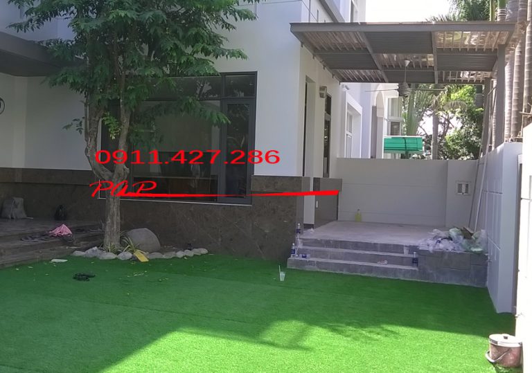 Rất nhiều ứng dụng của thảm cỏ nhân tạo với sân vườn