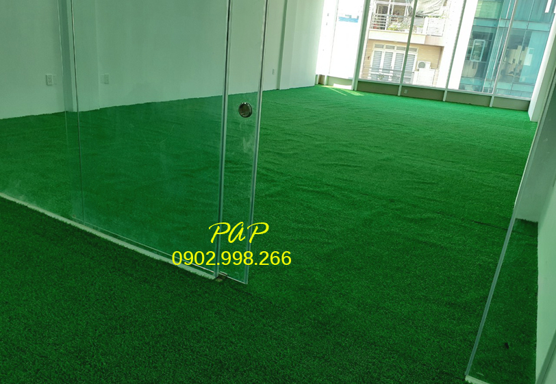 Lót cỏ nhân tạo trải sàn toà nhà IDC Trường Sơn