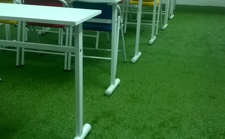 Trường Cao Đẳng Đại Việt trang trí thảm cỏ mới